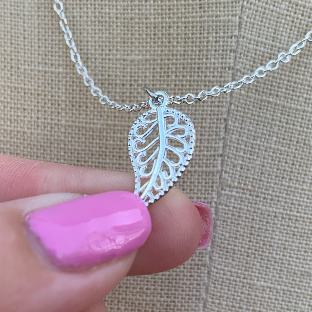 NWT Sterling Silver Plated Chain & Leaf Charm Necklace - Picture 6 of 11